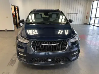 Used 2021 Chrysler Pacifica Touring L Minivan for sale in St. Joseph MO